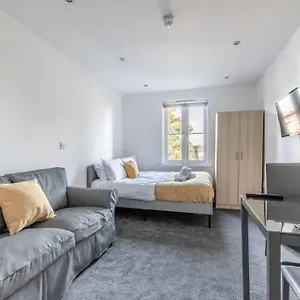 Modern Studio On High Street Egham